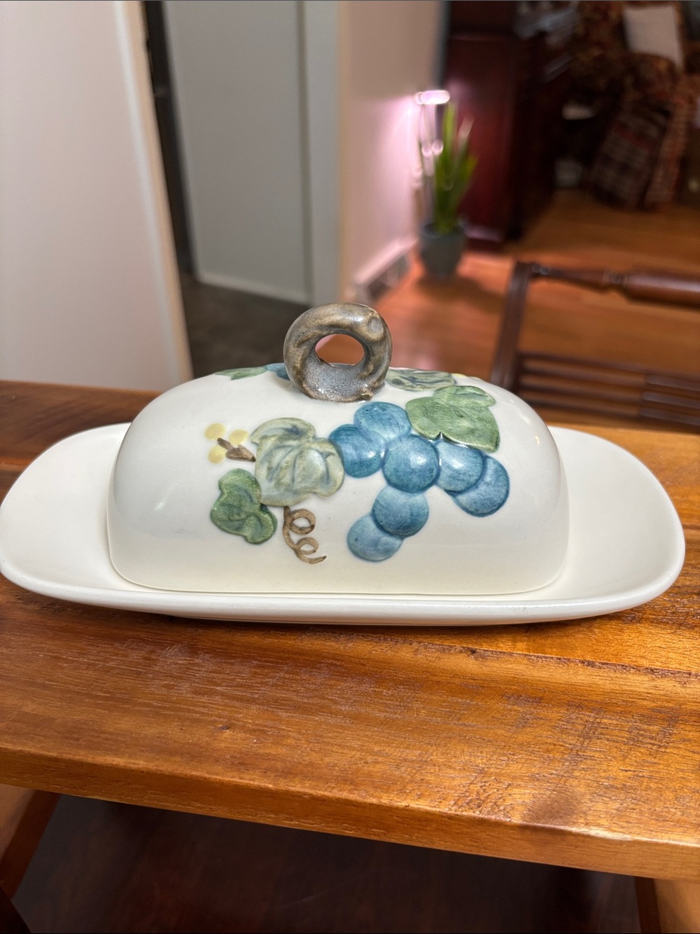 VTG Metlox Poppytrail covered butter dish blue grapes and leaves handpainted USA